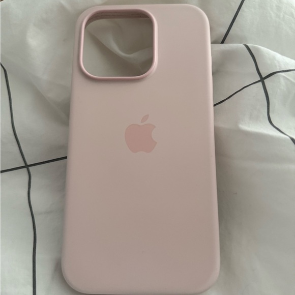 Apple Soft Blush MagSafe iPhone 15pro Case - Picture 1 of 6